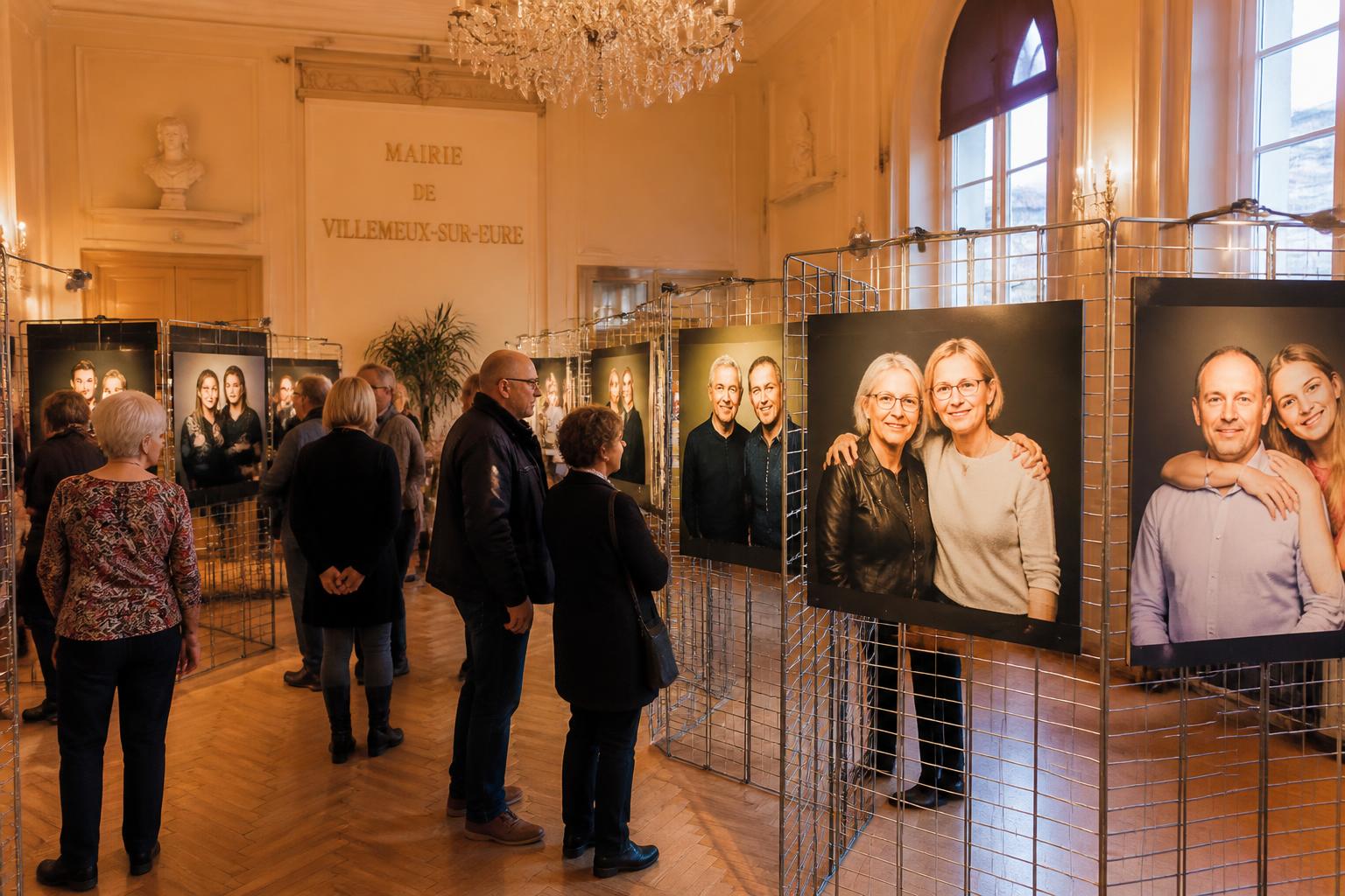 à villemeux-sur-eure, la mairie accueille l'exposition photo « les deux font la paire » jusqu'au 13, mettant en lumière des œuvres uniques à ne pas manquer.