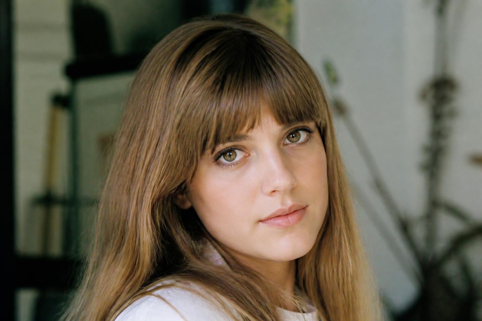 découvrez chantal goya jeune, la star avant la célébrité, à travers des photos et anecdotes inédites de ses débuts.