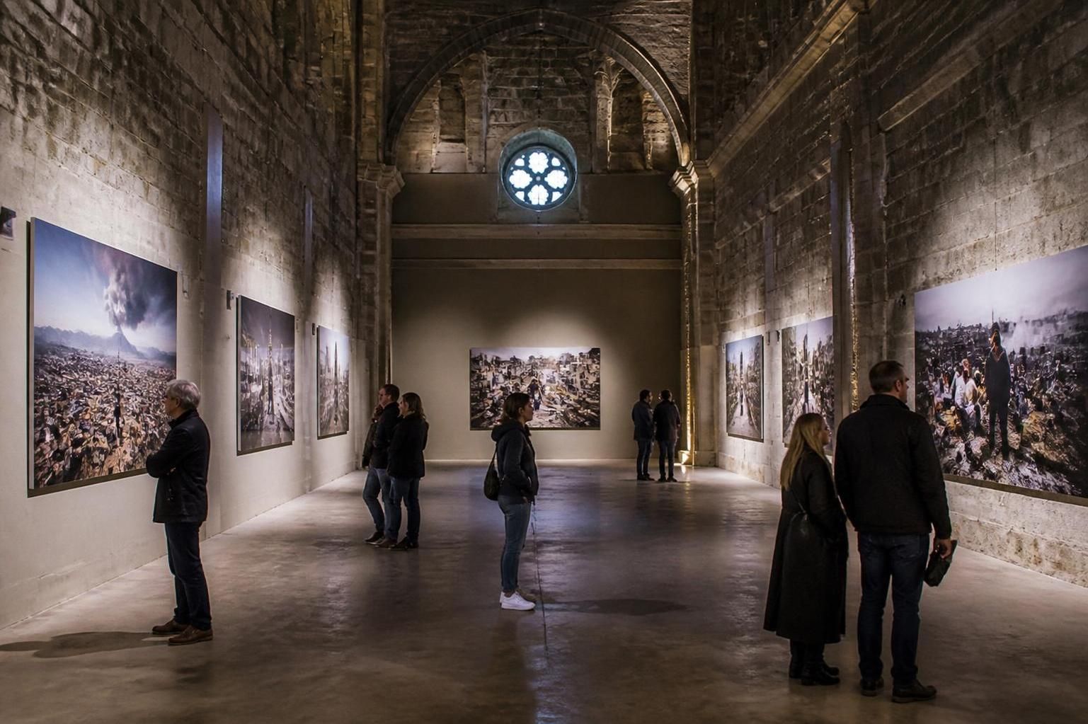 découvrez la biennale de photographie à coutances : ateliers créatifs, artistes invitées d’exception et concerts envoûtants pour une expérience culturelle unique.
