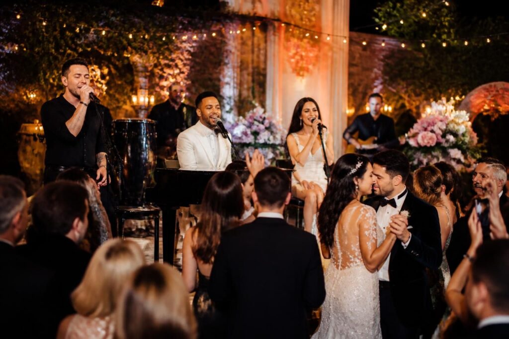 découvrez comment maroon 5, john legend et katy perry rendent les mariages inoubliables grâce à leur musique et leur présence éclatante.