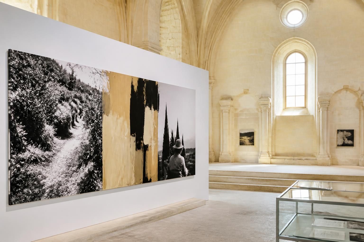 découvrez l'exposition d'été au musée d'art moderne de l’abbaye où la photographie rencontre la peinture, offrant un dialogue visuel passionnant à travers une collection d'images captivantes.