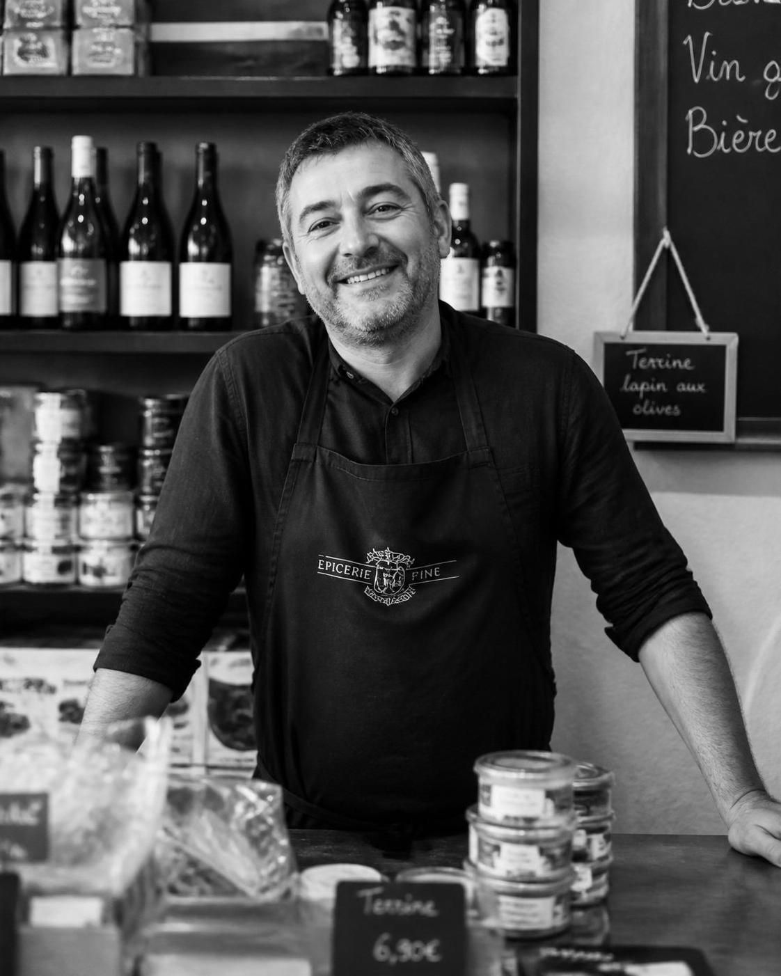 découvrez le travail de fabrice ménelot à saint-genis-laval, un photographe passionné qui capture l'essence et l'âme de la vie locale avec sensibilité et authenticité.