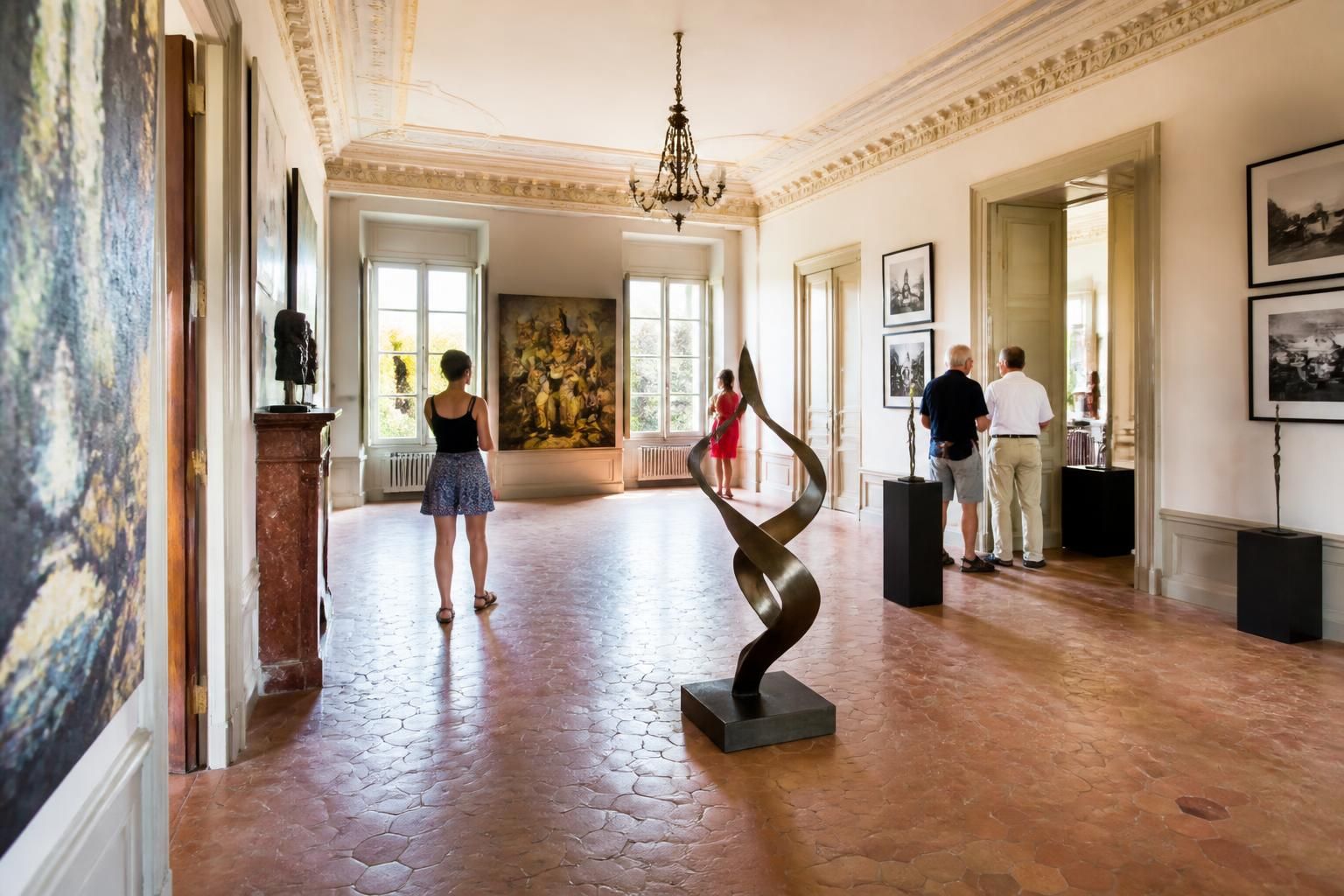 Revel : Le château ouvre ses portes à une nouvelle génération d’artistes dans ses salons 7 découvrez comment le château de revel ouvre ses élégants salons à une nouvelle génération d'artistes, alliant histoire et créativité contemporaine.