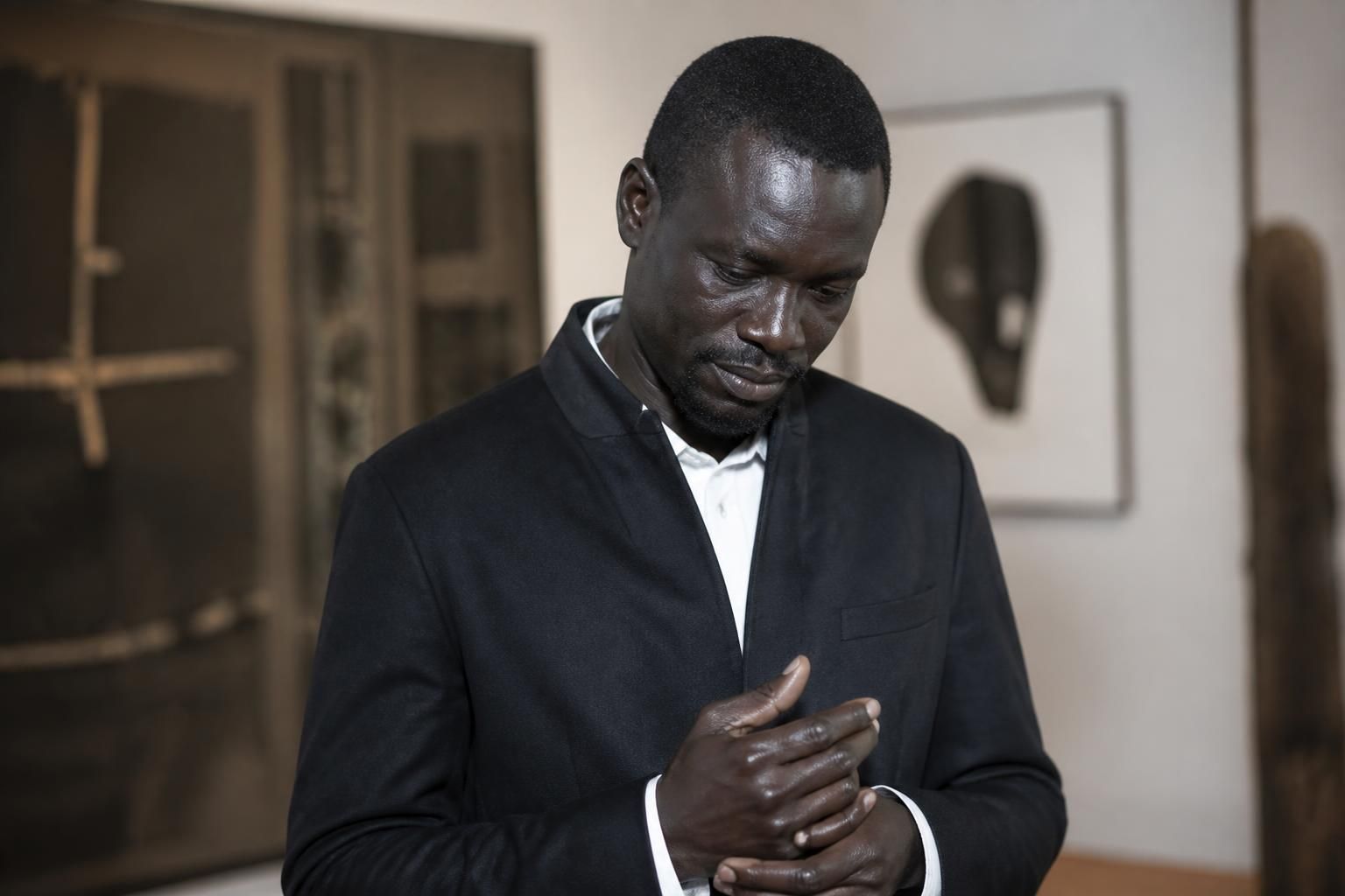 InvitĂ© Culture : Souleymane Bachir Diaw dĂ©voile « Sutura » aux Rencontres dâArles, une exploration Ă©mouvante de la pudeur 1 dĂ©couvrez « sutura » de souleymane bachir diaw prĂ©sentĂ© aux rencontres dâarles, une Ćuvre captivante qui explore avec Ă©motion la thĂ©matique de la pudeur.