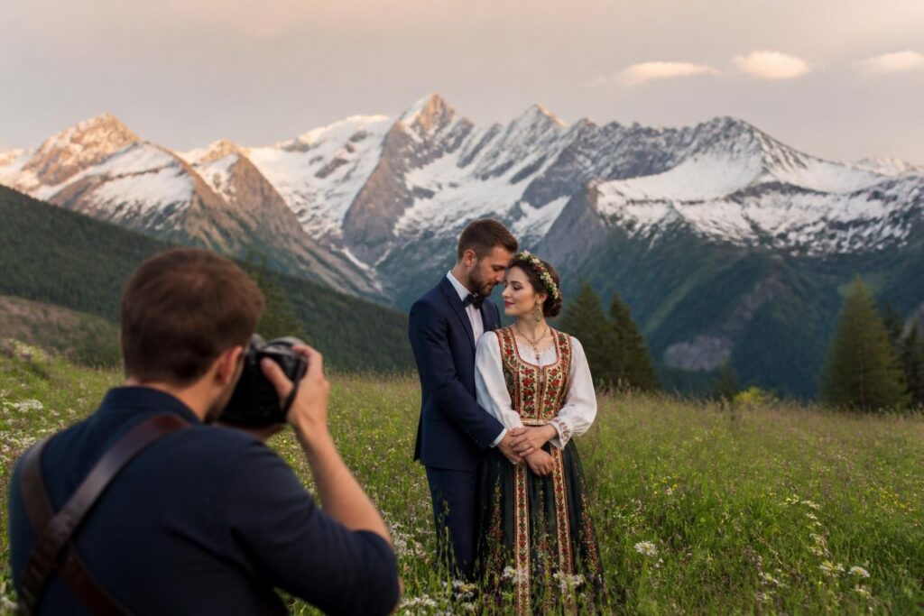 découvrez les magnifiques clichés d'un photographe en isère, immortalisant des mariés en tenue traditionnelle et moderne au cœur des majestueuses alpes.