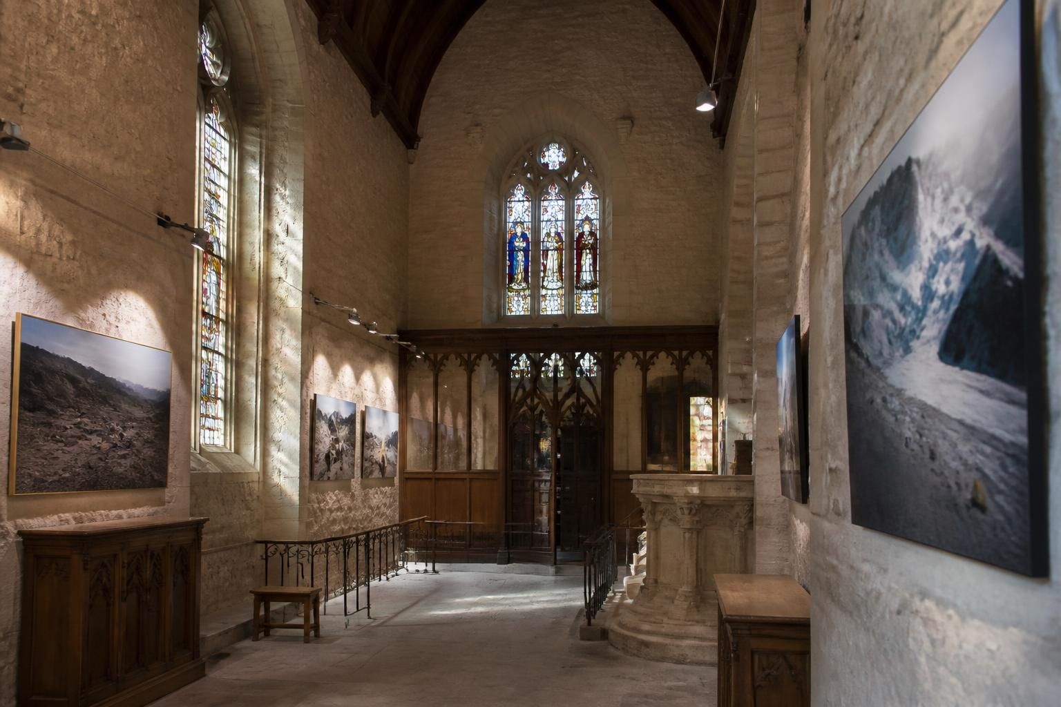 découvrez l'exposition des « photographies de voyage » de régis david, présentée dans le cadre historique et enchanteur de la chapelle saint-léonard.