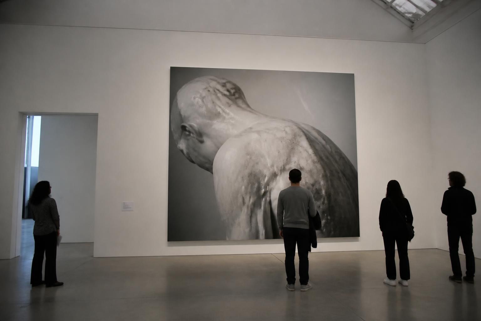 Ă la dĂ©couverte de Nogen : un artiste multidisciplinaire, Ă©crivain, photographe et plasticien, acclamĂ© sur la scĂšne internationale 7 dĂ©couvrez nogen, artiste multidisciplinaire reconnu internationalement, alliant Ă©criture, photographie et arts plastiques pour crĂ©er des Ćuvres uniques et captivantes.
