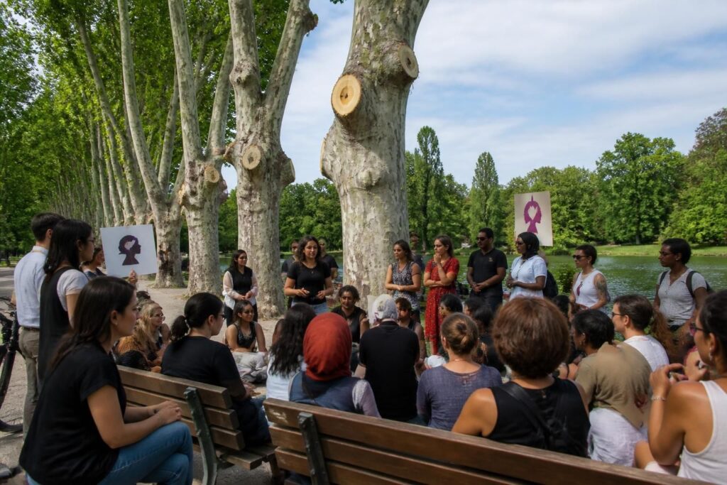 découvrez les enjeux actuels à lyon : balade au parc de la tête d'or entre clichés et réalité, actions contre les violences sexistes et sexuelles, et le débat animé sur l'abattage des platanes.