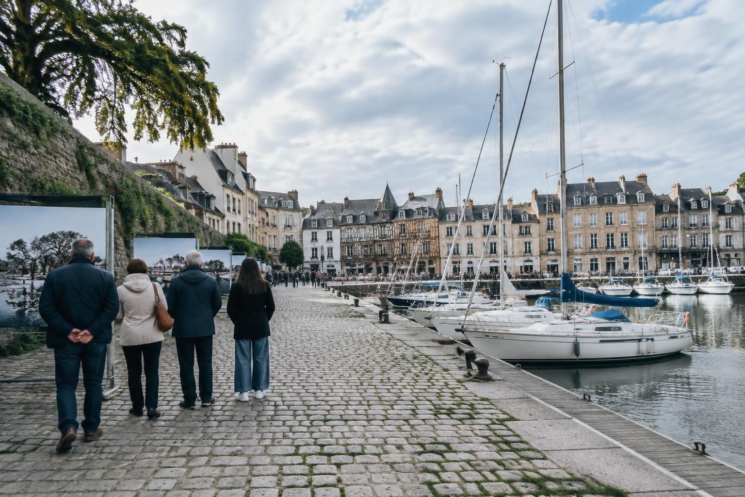 à vannes, cinq expositions installées sur le port célèbrent les 200 ans de la photographie et invitent à découvrir son histoire.