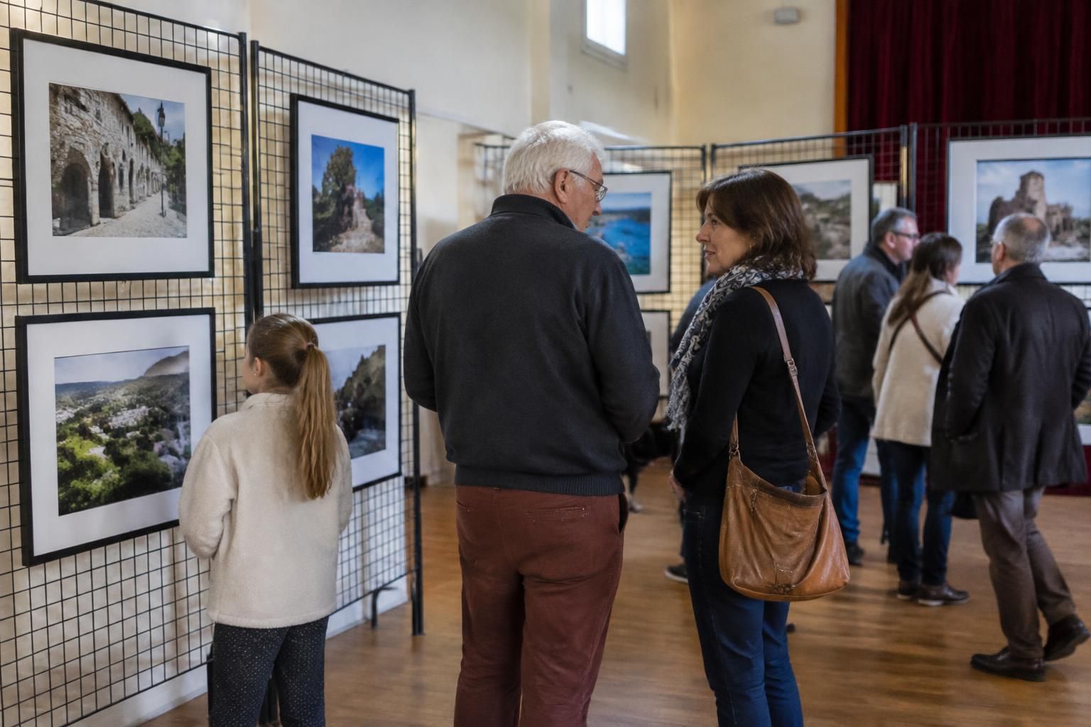 Le festival de la photo célèbre une décennie d’images et de rencontres 7 le festival de la photo célèbre dix ans d’images et de rencontres, réunissant passionnés et artistes autour de la photographie.